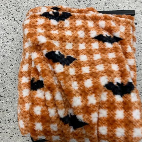 Halloween Spooky Black Bats Buffalo plaid orange Throw Blanket Retro Fleece Goth - Picture 8 of 11